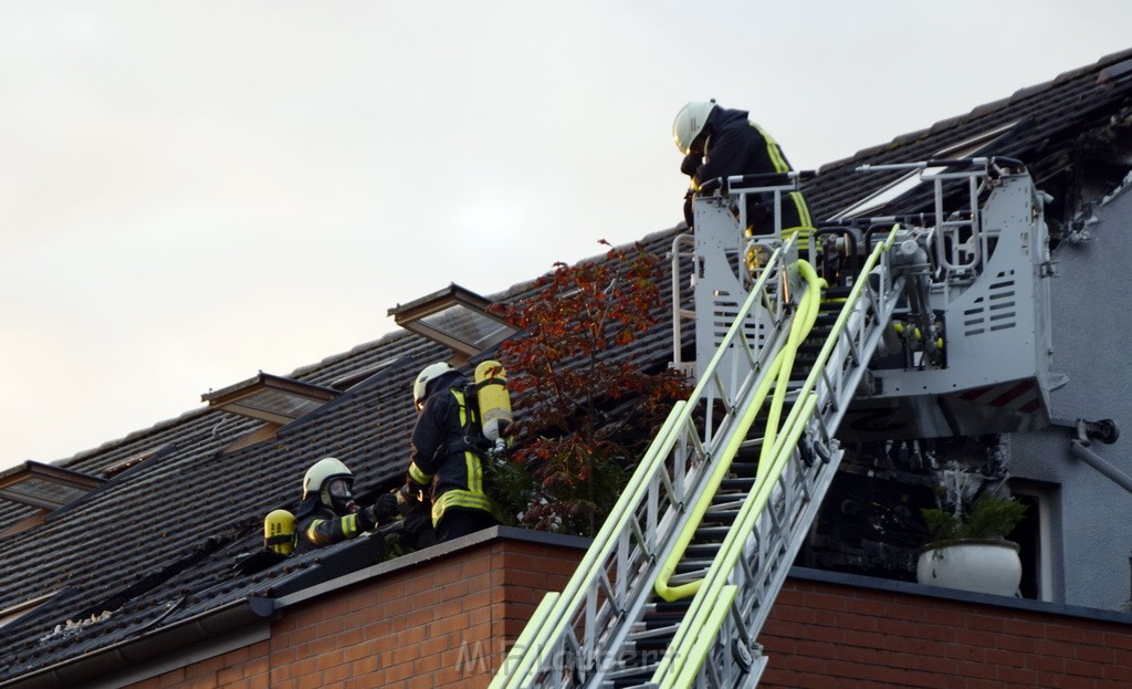 Feuer 2 Y Koeln Suerth Elisabeth Selbertstr P109.JPG - Miklos Laubert